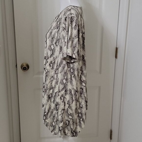 Above and Beyond White/Grey Floaty Short Sleeve Sz 2x - Picture 10 of 12